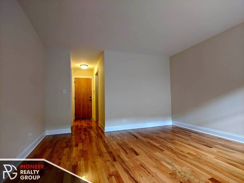 Building Photo - 557 W Arlington Pl