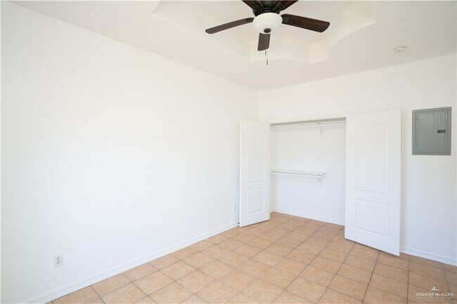 Building Photo - 604 Buena Vista Dr