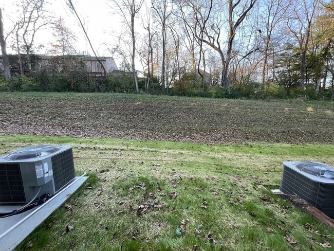 Building Photo - Townhome less than 2 miles from Downtown C...