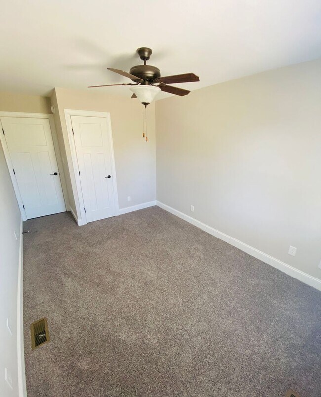 Building Photo - Great Location 3 Bedroom House