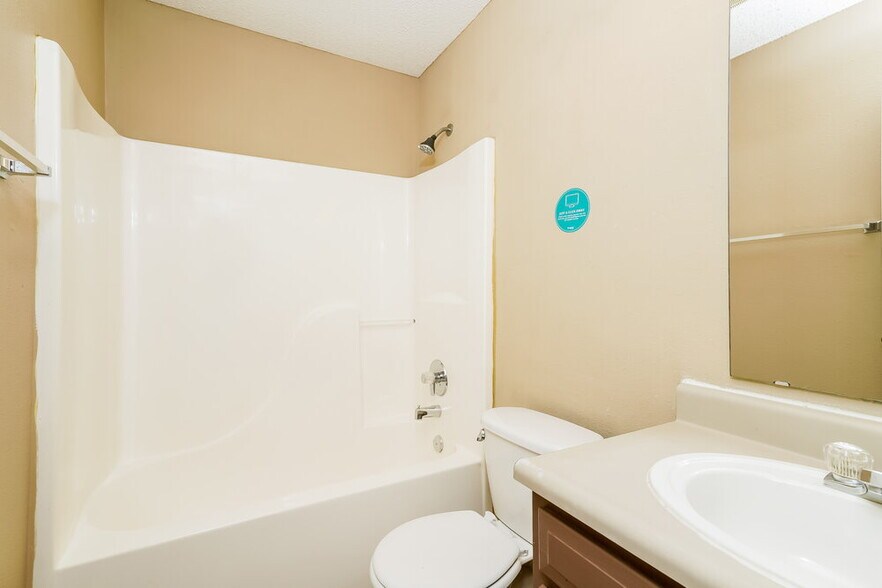 Building Photo - 7621 Blue Willow Dr