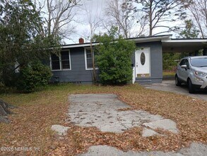 Building Photo - 2733 King Cole Dr