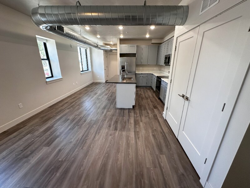 Building Photo - 606 W North Temple St