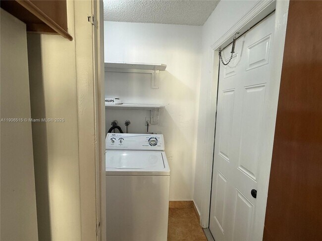 Building Photo - 1048 NW 32nd Pl