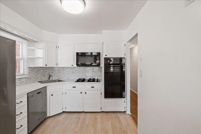 Building Photo - 15-25 209th St