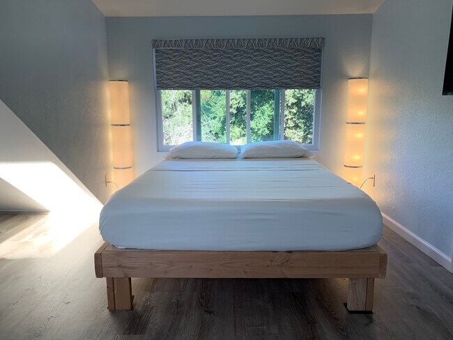 Building Photo - 16979 East Ln