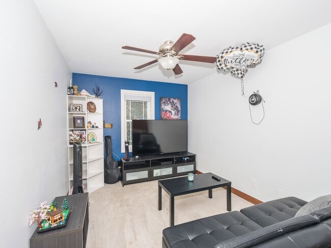 Building Photo - Cute 4 bedroom home for rent! Recently Upd...