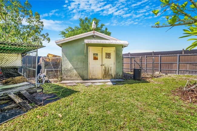 Building Photo - 26500 SW 167th Ave