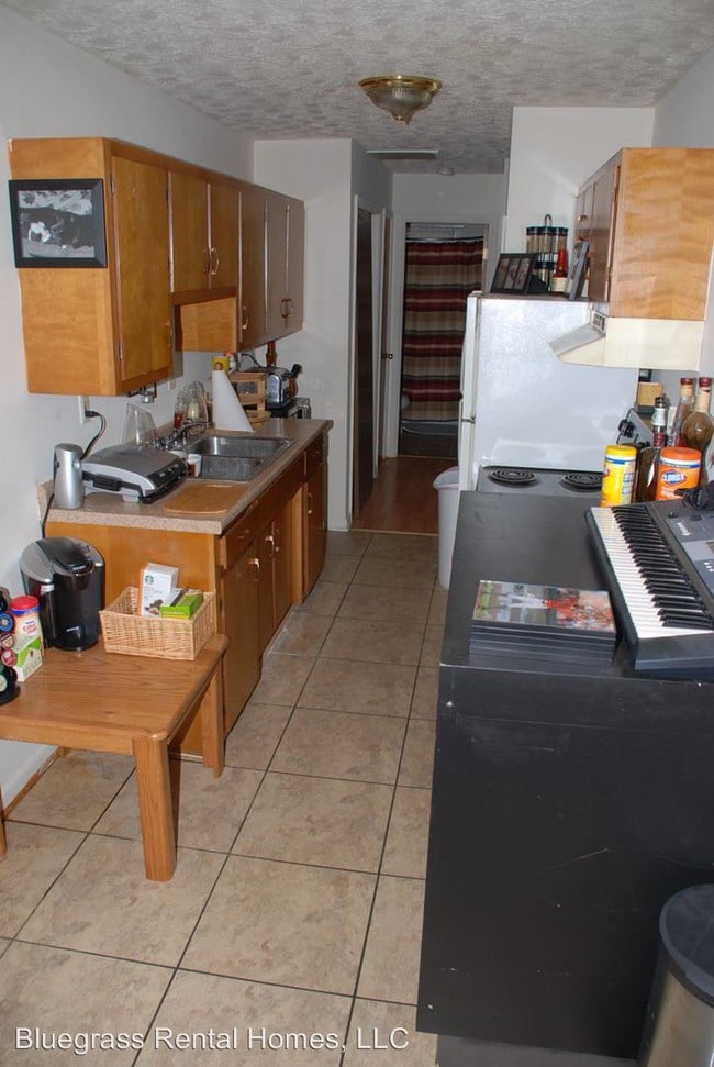 Building Photo - 2 br, 1 bath Apartment - 1348 Royalty Court