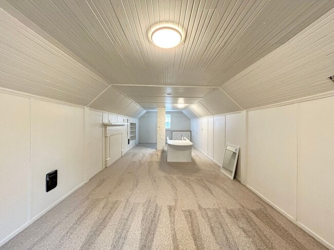 Building Photo - 231 NE 4th Ave