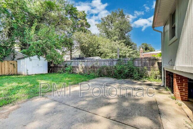 Building Photo - 3407 Floral St