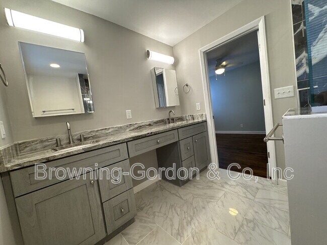 Building Photo - 5817 Carl Pl