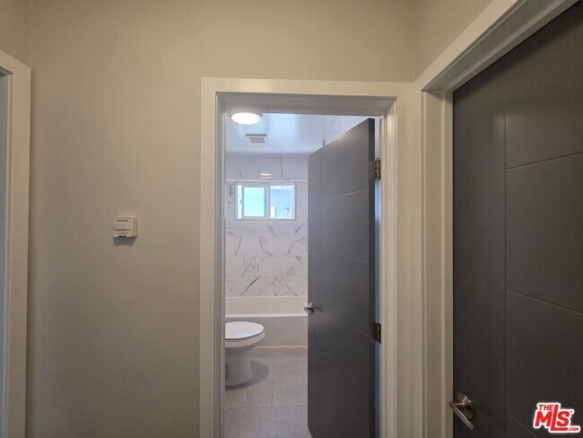 Building Photo - 1505 Cochran Ave