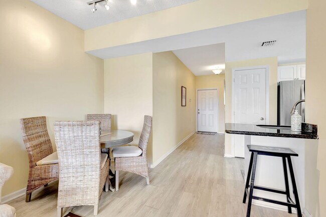 Building Photo - 2060 Greenview Shores Blvd