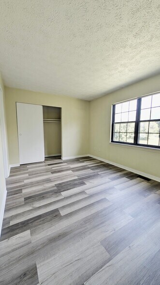 Building Photo - 534 E Graham Pl