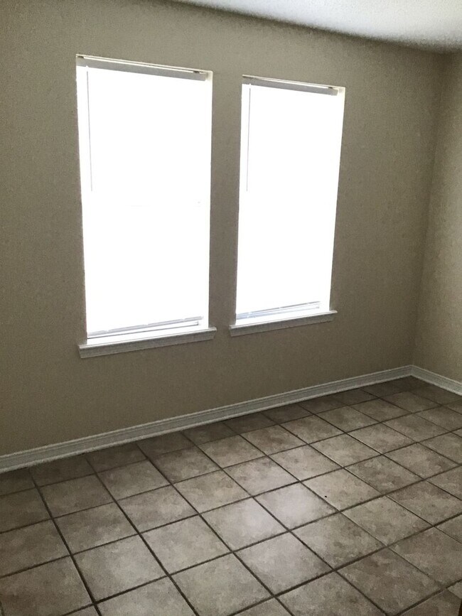 Building Photo - 2132 Gardere Ln
