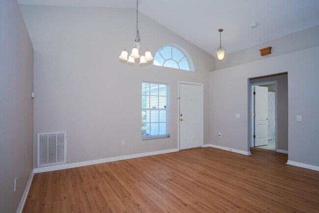 Building Photo - 10815 Lakeside Vista Dr
