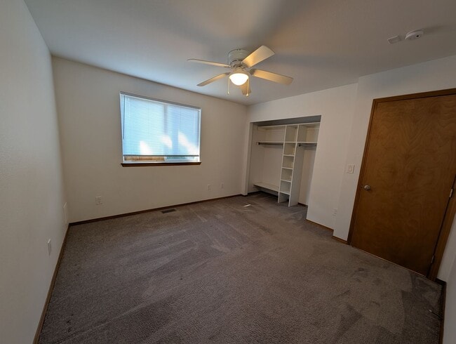 Building Photo - Well Maintained PO 3 Bedroom, HUGE FENCED ...