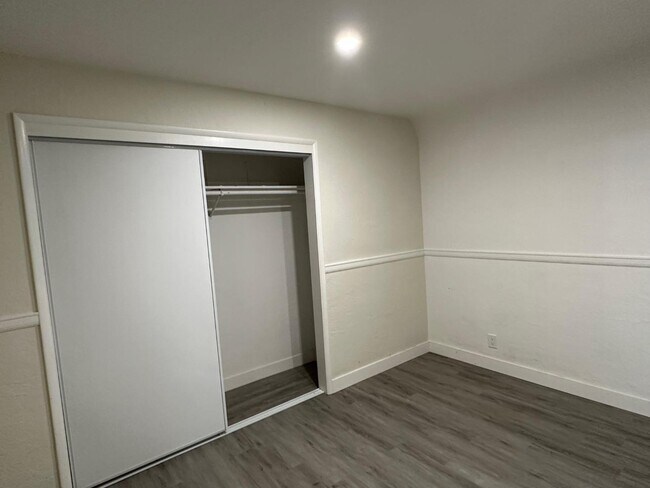 Building Photo - 5478 Vicente Way