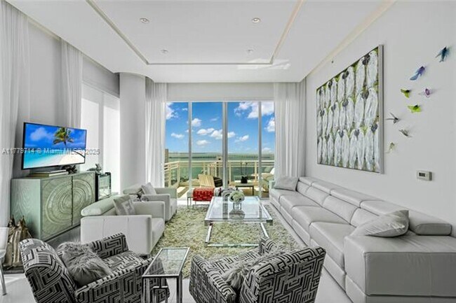 Building Photo - 900 Brickell Key Blvd