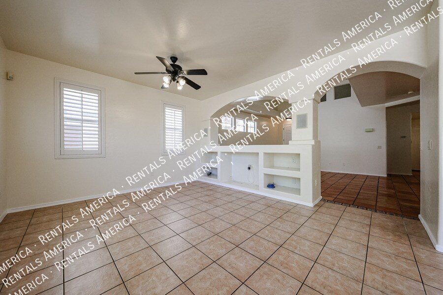 Building Photo - 528 W Mountain Sage Dr