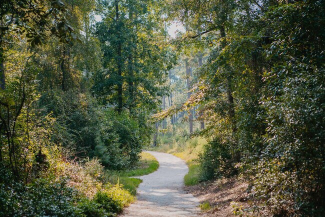 Building Photo - 946 Magnolia St SE