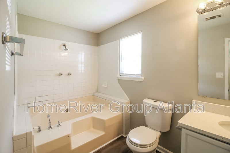 Building Photo - 3000 Sebring Ct