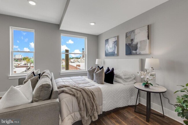 Building Photo - 1924 N Front St