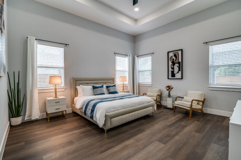 Building Photo - 1010 W Avenue F