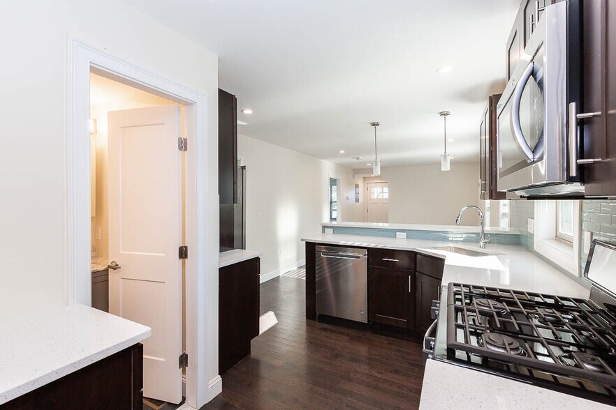 Building Photo - 39 Harvard St