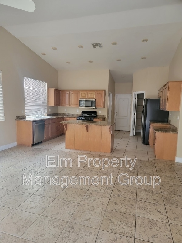 Building Photo - 1025 Trophy Club Dr