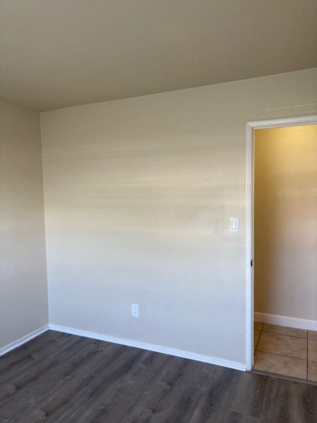 Building Photo - Single story, 3 bed 1.5 bath home.