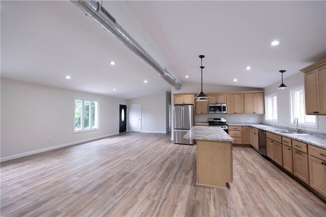 Building Photo - 1165 Kings Ln