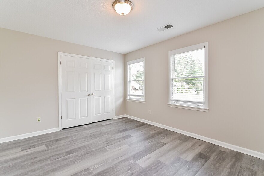 Building Photo - 2703 Misty Woods Cove N