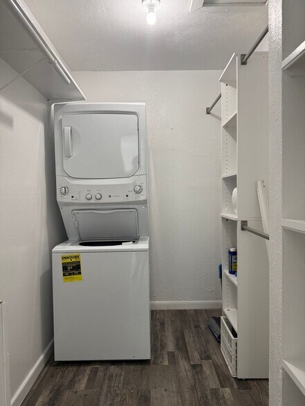 Building Photo - 4317 Hartford St