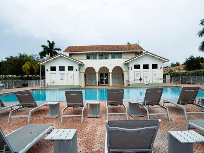 Building Photo - 2363 SE 11th St