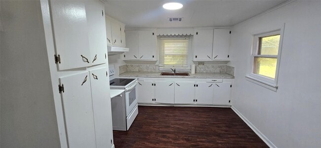 Building Photo - 2266 Young Rd