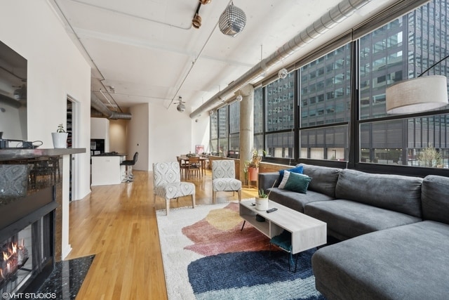 Building Photo - 130 S Canal St