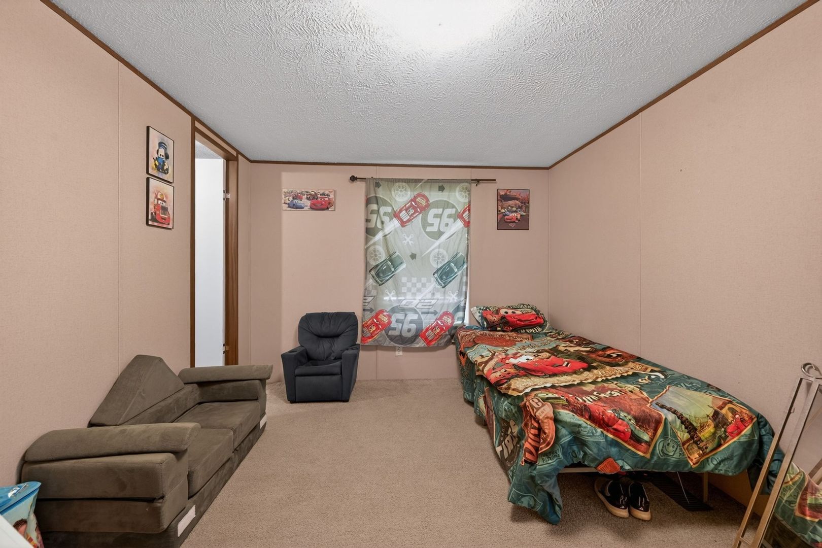 Building Photo - 122 Gibson St