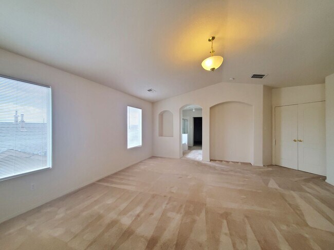 Building Photo - Stunning 2 story 2575 sq ft home- New Carpet