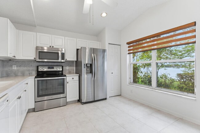 Building Photo - 3622 Coco Lake Dr