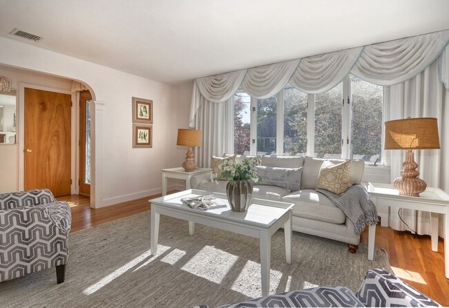 Building Photo - 33 Hillcrest Rd