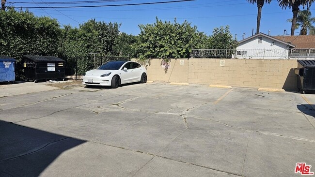 Building Photo - 1022 S Norton Ave