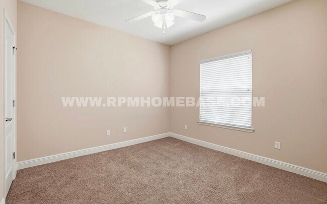 Building Photo - Contemporary 3 Bed 3 Bath Townhome Just 4 Miles from Navarre Beach