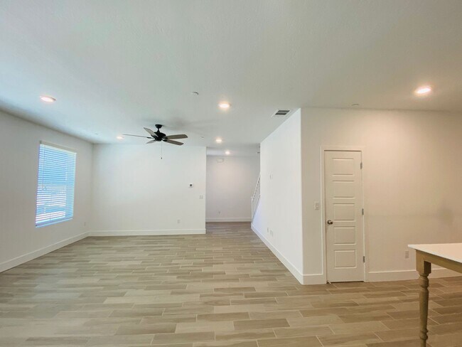 Building Photo - $2,295 + $100 Solar, Copper Ave. & Willow,...