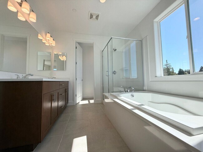 Building Photo - BRAND NEW 4 Bed 3 Bath Martinez Home - Owned Solar! Just Completed!