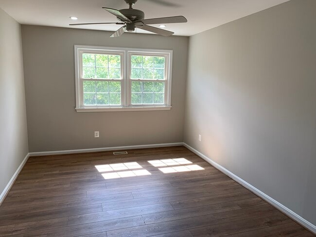 Building Photo - 7120 Lake Cove Dr