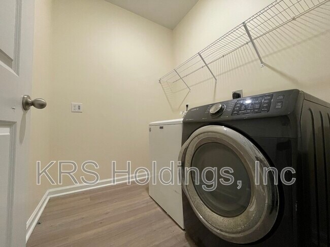 Building Photo - 1611 Independence Blvd