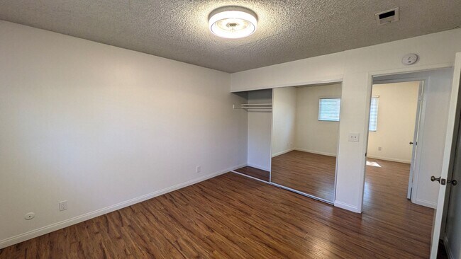 Building Photo - Move In Special!!!   Refreshed Single Level Home