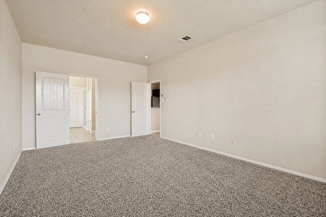 Building Photo - 1305 Lone Pine Dr